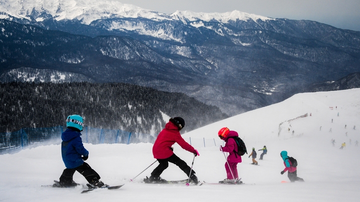 На Красной Поляне закрыли все трассы из-за высокого риска схода лавин