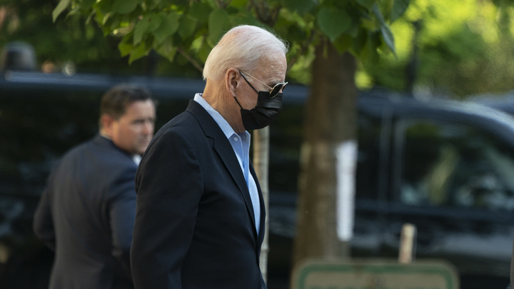 Хазин заявил о попытке сорвать переговоры Путина и Байдена