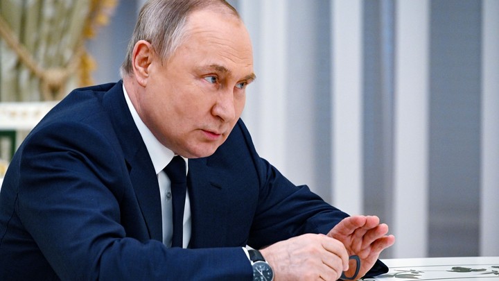 Путин пообещал “молниеносные удары” странам Запада, влезающим в конфликт на Украине