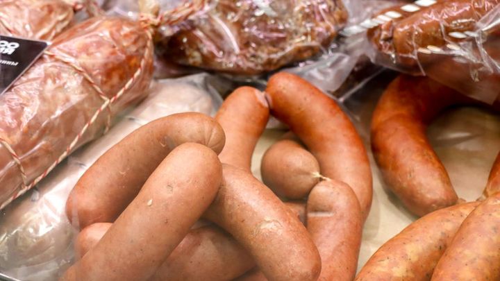С конца ноября в Свердловской области подорожали колбаса, сосиски и еще ряд продуктов