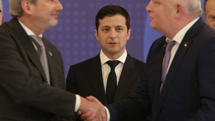 Европейская торпеда прилетела по Киеву. Прыгать бесполезно