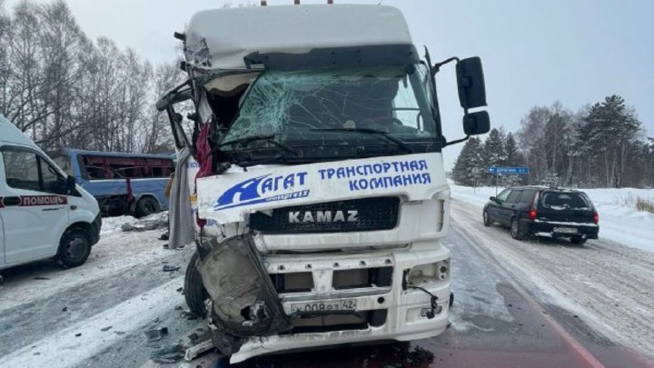 Минздрав НСО прокомментировал ДТП с автобусом, в котором ехали 27 детей