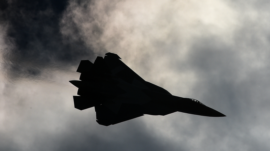 Русский Су-57 показал, кто хозяин неба. Аналоги и рядом не стояли - Military Wat