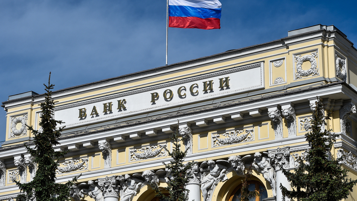 И осень, и зима будут горячие: Экономист о слепоте ЦБ