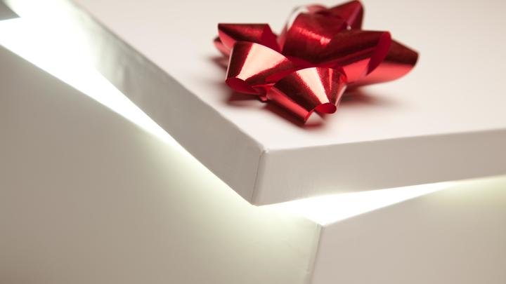 На Кубани 29% опрошенных сотрудников скидываются на подарки коллегам