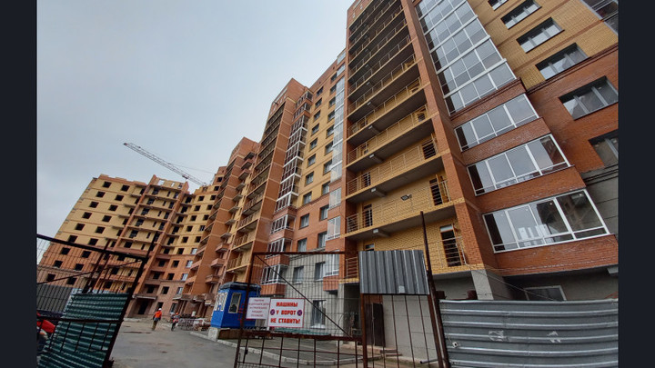 В Новосибирске 154 дольщика долгостроя на Есенина получат жильё по механизму МИП