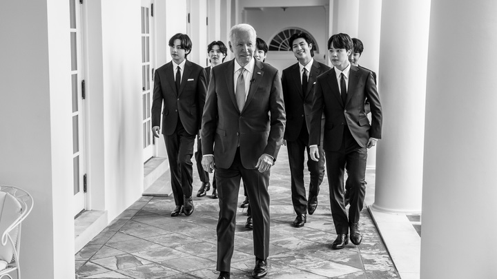 В штабе демократов услышали голос президента США после требований доказать, что он жив