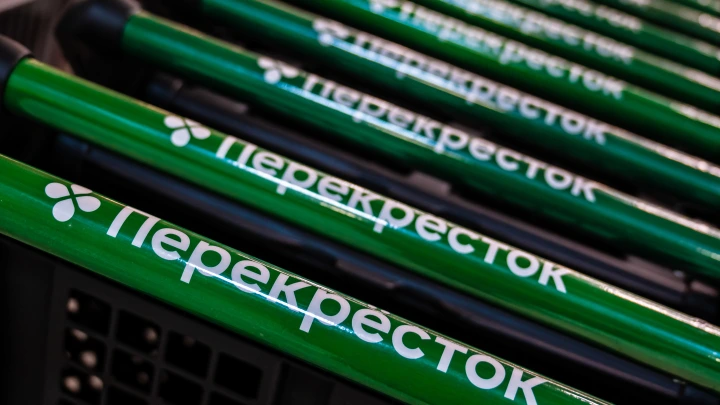 «Перекресток» снял с продажи партию рыбы с червями