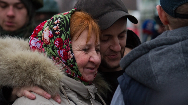 Героями делать не надо: Как относятся в России к бойцам, вернувшимся из плена