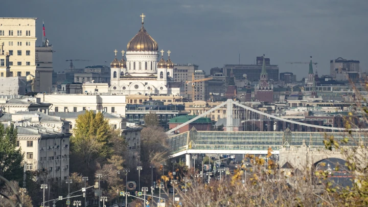 Путин посетил ночное богослужение в храме Христа Спасителя