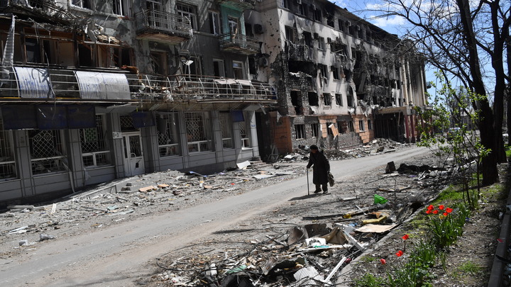 Под завалами разрушенных домов могут находиться люди: Рогов об обстреле Токмака Запорожской области