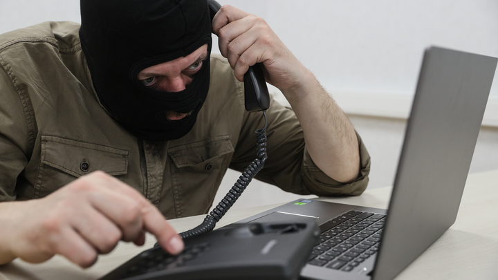 В ФСБ и Минцифры предложили новый способ борьбы с телефонными мошенниками: IT-эксперт оценил идею