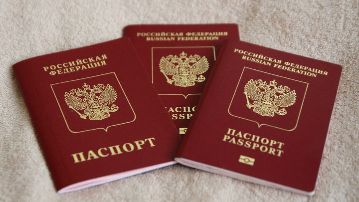 С декабря начинают действовать новые правила выезда за границу: кого они коснутся