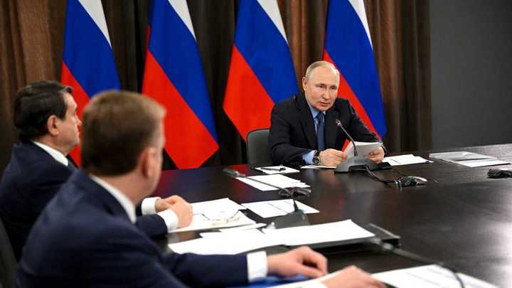 Никитин представил Путину предложения по развитию промышленности
