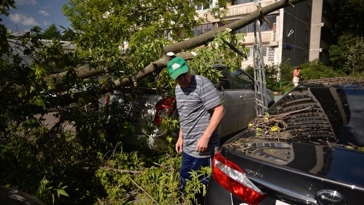 На выезде из Екатеринбурга стоит огромная пробка