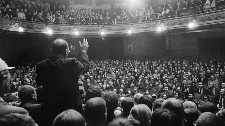 Запрещали стринги, теперь - мат: Суровую отповедь депутату-затейнику дал известный блогер