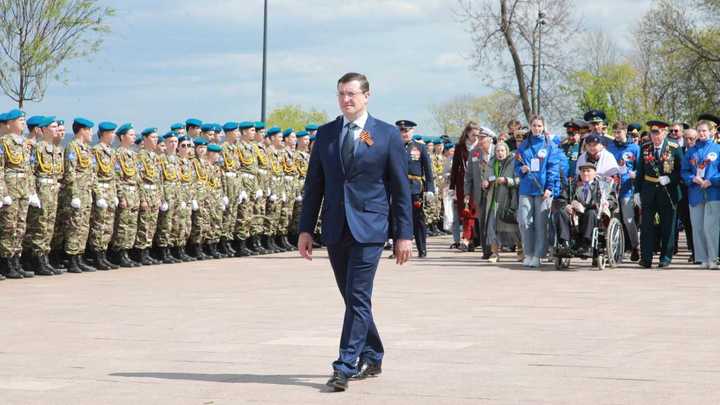 Глеб Никитин возложил цветы к Вечному огню в Нижегородском кремле
