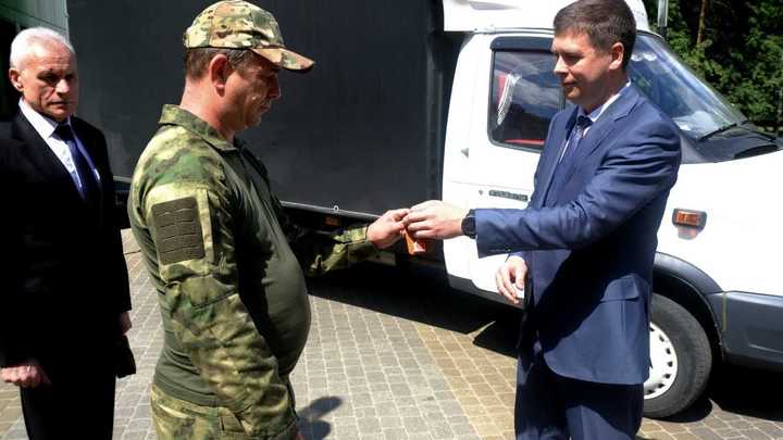 Нижегородскому волонтёру передали новый автомобиль для поездок к зону СВО взамен обстрелянного