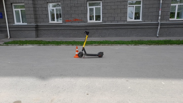 У общежития НГТУ новосибирец на электросамокате сбил 12-летнего ребёнка