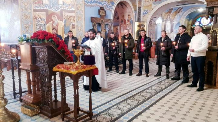 В новосибирском храме совершили молебен для бойцов ММА