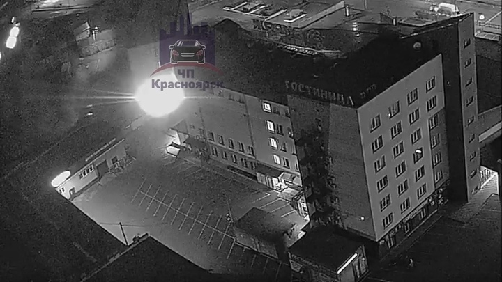 В Красноярске неизвестный поджёг военкомат бутылками с зажигательной смесью