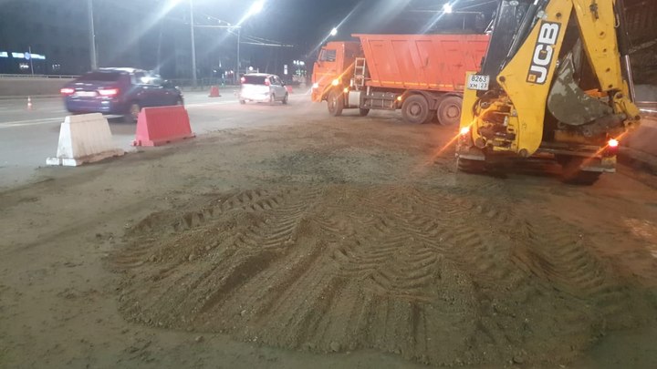 В Краснодаре засыпали провал на дороге по улице Мачуги