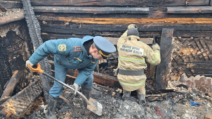 Под завалами сгоревшего дома в Каргополе нашли еще четыре тела