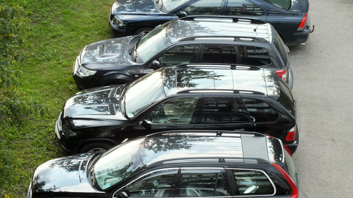 Где самая дорогая парковка в России? Ответ удивит. Как власти в регионах борются с засильем машин