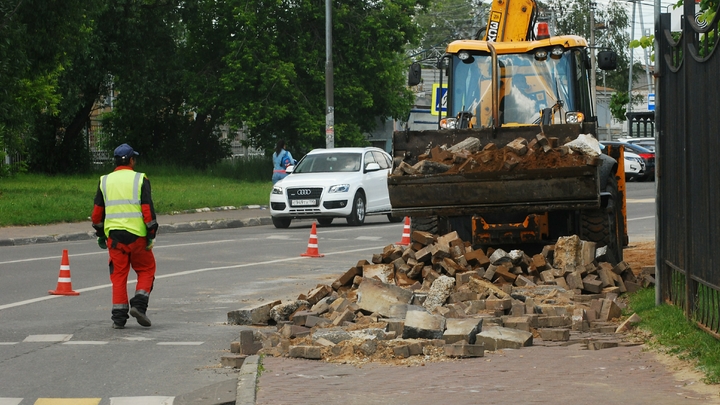 В Екатеринбурге начали сносить старые двухэтажки на Уктусе