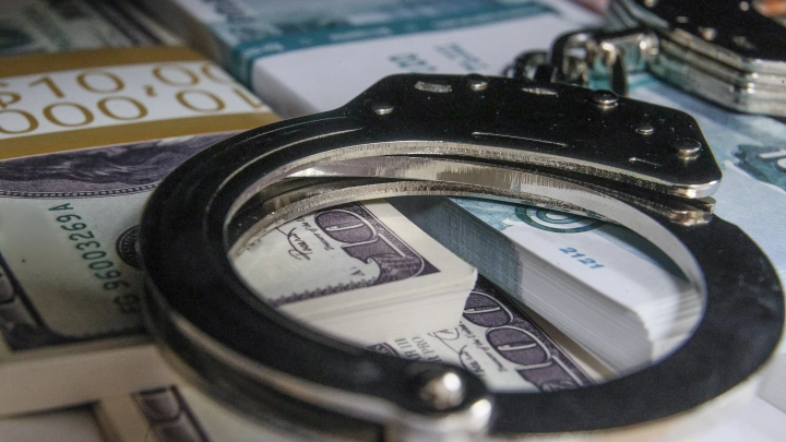 Казахстанцев щедро наградили за информацию о коррупции