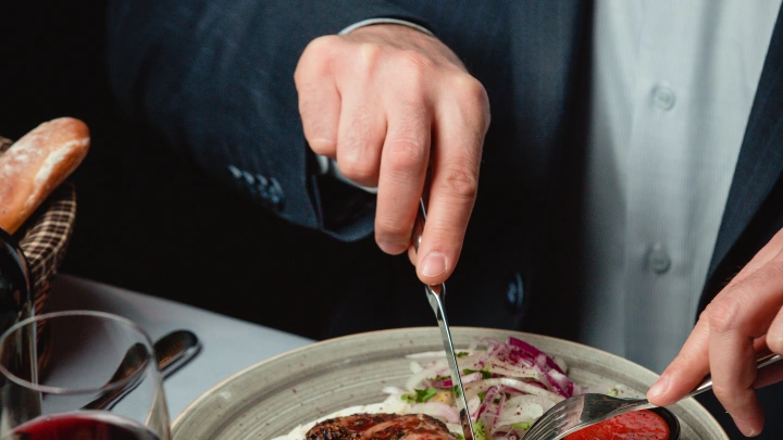 В Москве у мужчины случился инфаркт из‑за аллергии на свинину