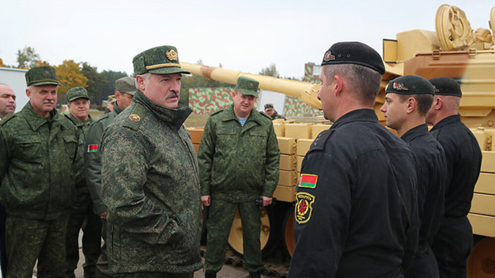 Лукашенко поручил Минобороны и КГБ определить алгоритм применения ядерного оружия