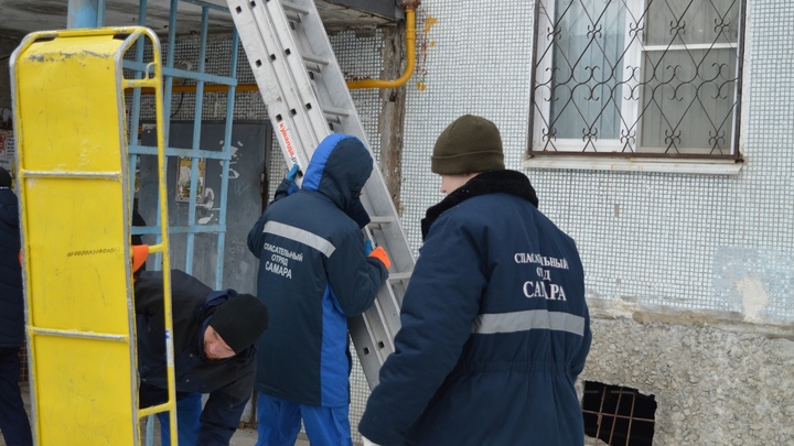 В рубашке родился: в Самаре мужчина выпал с пятого этажа