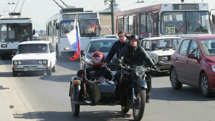 Новосибирцы встали в двухкилометровую пробку на Октябрьском мосту