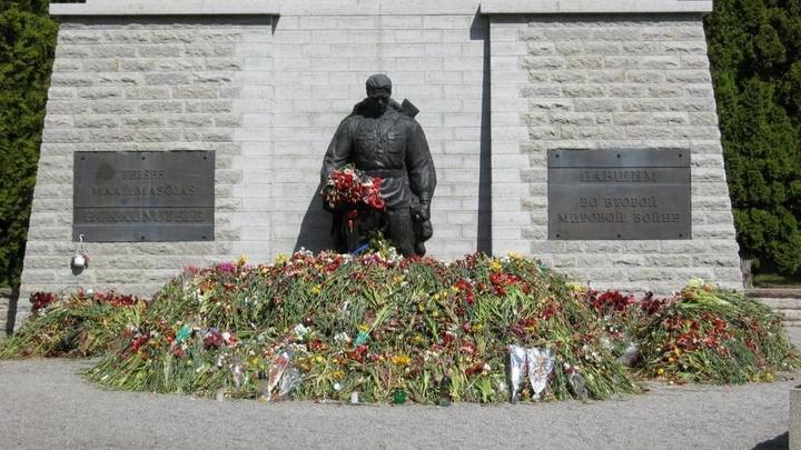 Эстония в своём репертуаре. Из страны депортирован организатор Бессмертного полка