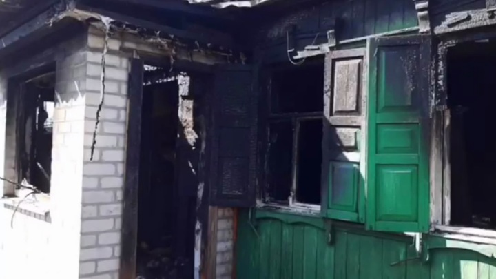В страшном пожаре в Батайске погибли двое детей, ещё двух братьев чудом удалось спасти