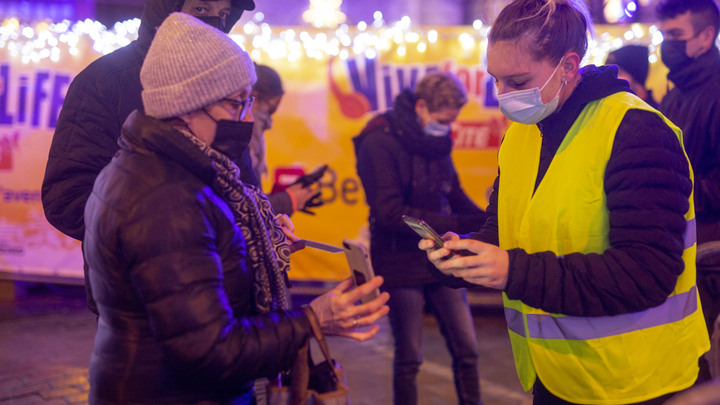 Хазин и Бовт о QR-кодах: Один закон уже похоронили. Второй тоже снимут?