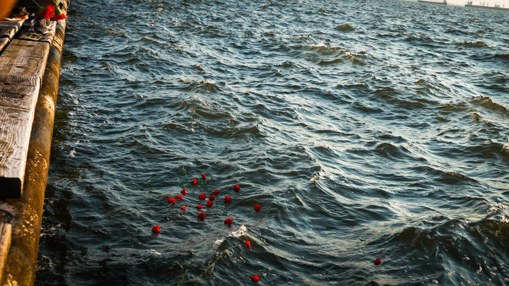 Уровень грозы оранжевый: Море в Турции вышло из берегов