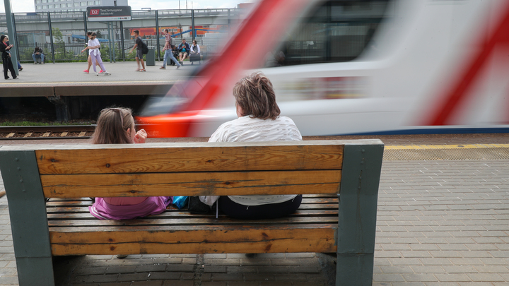 Не приезжайте сюда: жители Сочи пожаловались на забитые туристами электрички