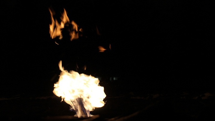 Украинские боевики не хоронят своих убитых сослуживцев, а просто сжигают их на костре