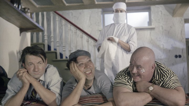 Моргунов пнул коллегу за кадром и получил в ответ: Фильм спасло лишь мастерство Гайдая