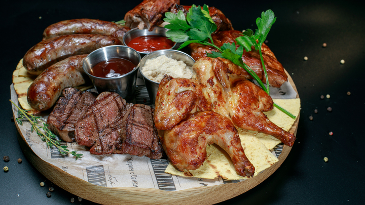 Врач предупредила любителей стейков с кровью об опасности для здоровья