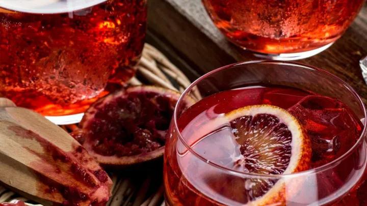 Цены могут заморозить: планируется остановить повышение стоимости алкоголя перед Новым годом