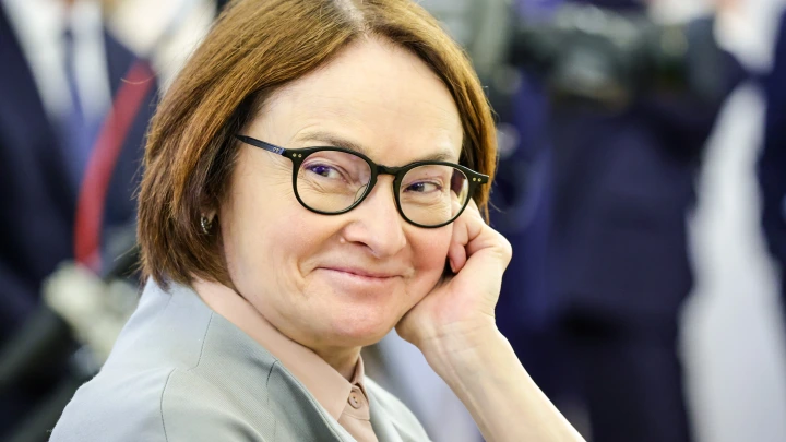 Одной ногой уже в кризисе: В политику ЦБ могут вмешаться сверху. Но Набиуллина будет стоять до последнего