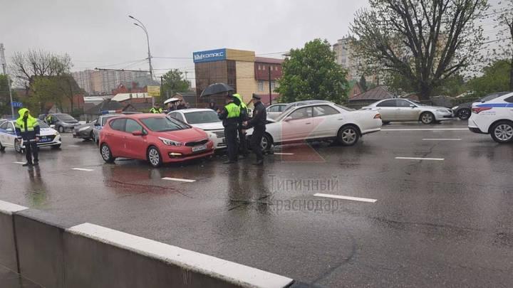 В Краснодаре на Северном мосту произошла массовая авария
