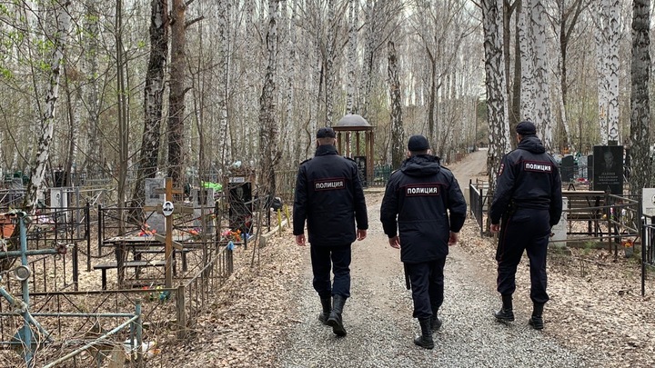 Что происходит в Челябинске на кладбищах