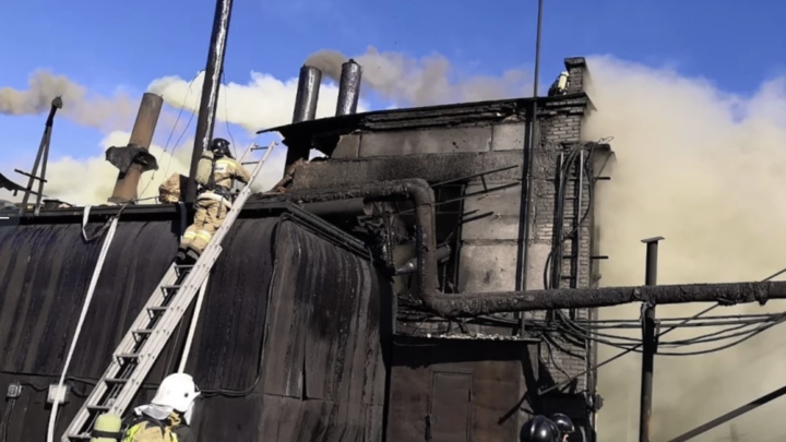 Челябинские пожарные сообщили подробности о возгорании цистерны на складе ЧЭМК