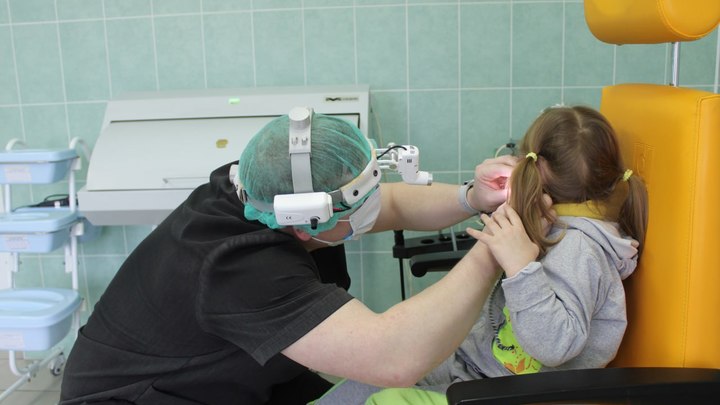 В Подмосковье девочка 3 года жила с пластилином в ухе