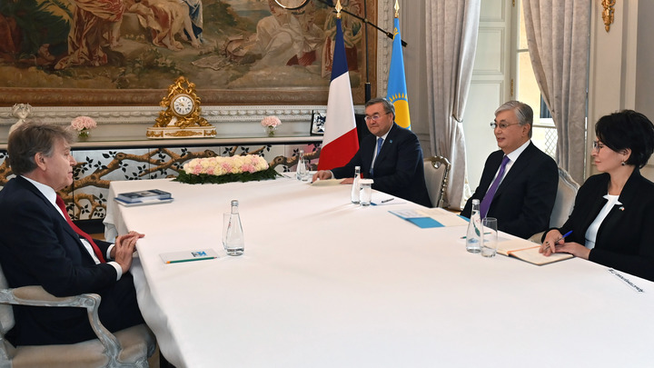 Касым-Жомарт Токаев провёл встречу с известным французским политологом Тьерри де Монбриалем
