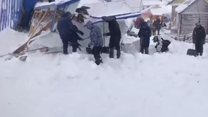 Сход лавины в Домбае: 6 человек смогли сами выбраться из-под снега